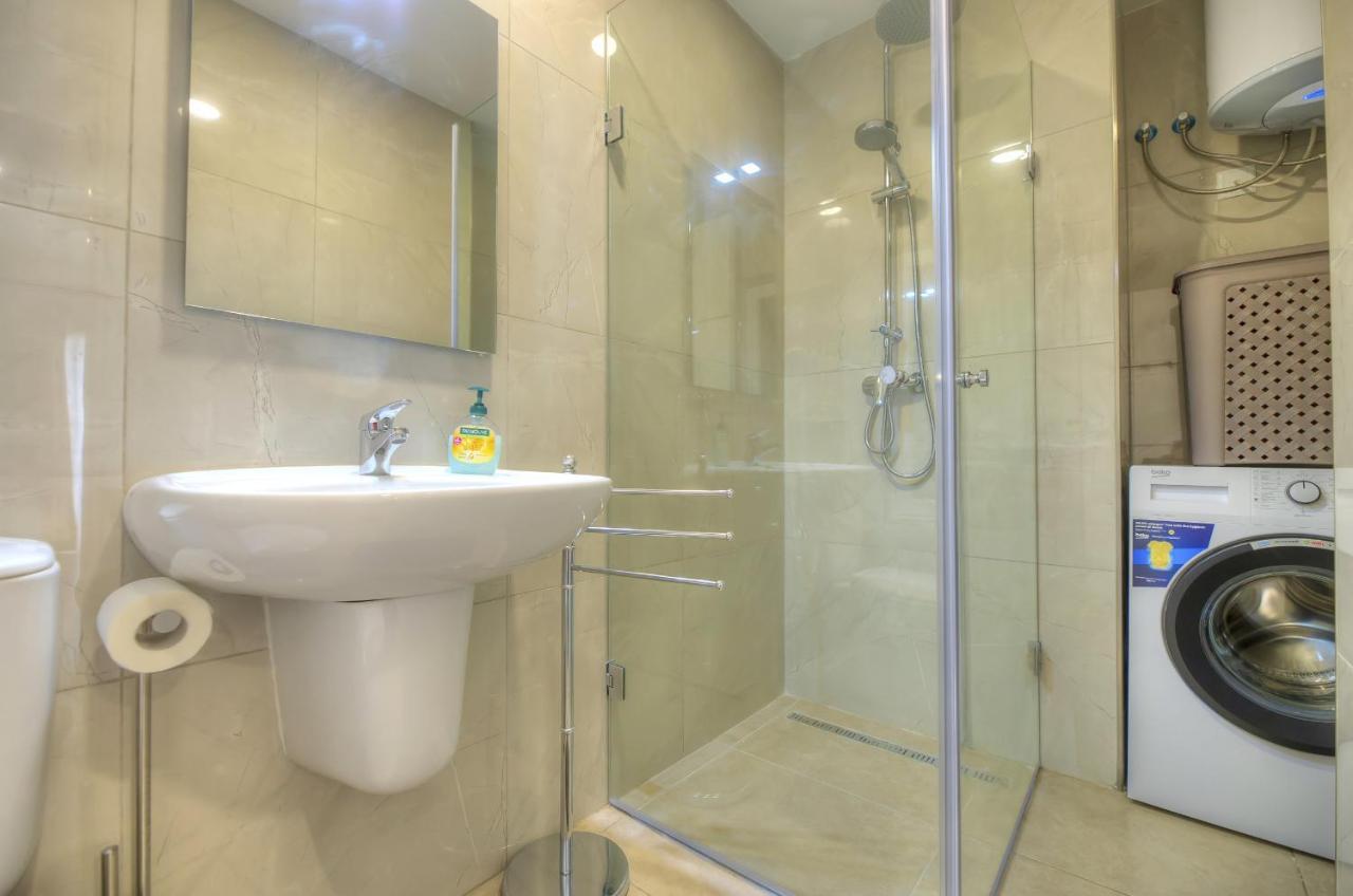 Brand New And Tastefully Furnished 2 Bedroom Apartment Ddif1-2 Gzira Buitenkant foto